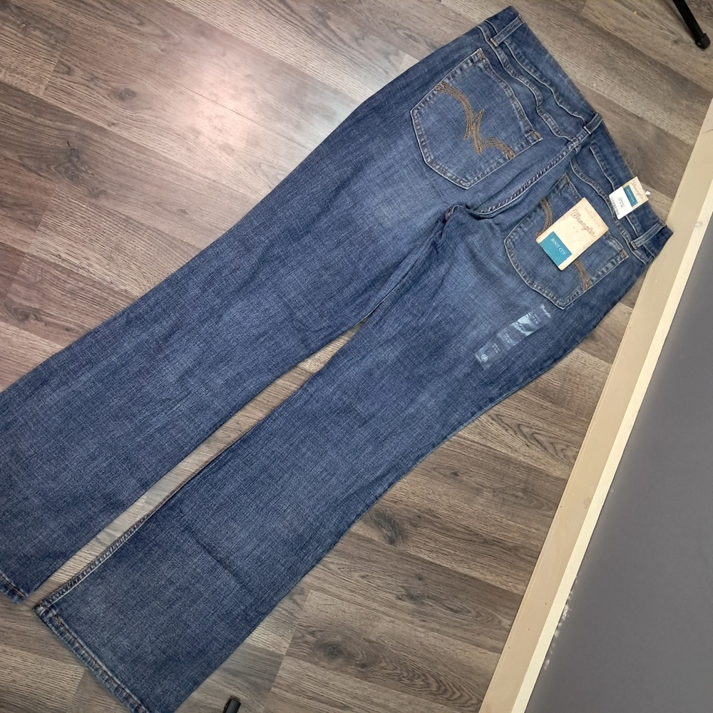Wrangler Boot Cut Distressed Denim Jeans Women's 17x34 NWT - Picture 2 of 8